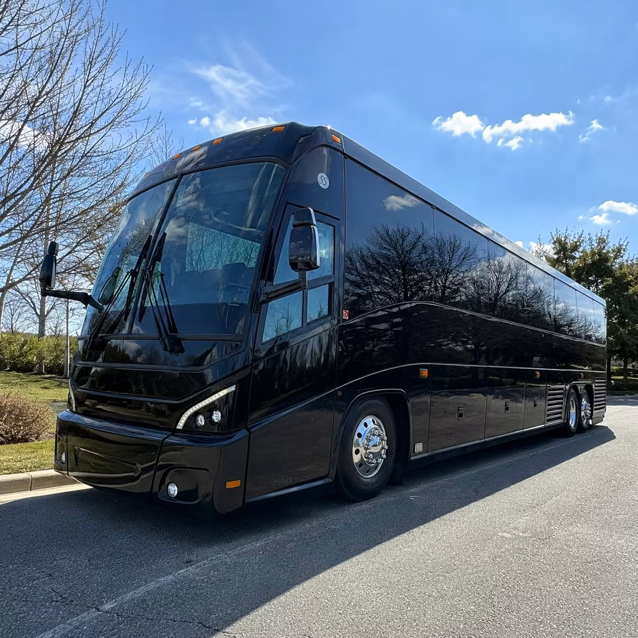 charter bus rentals to waikiki shell concerts in honolulu