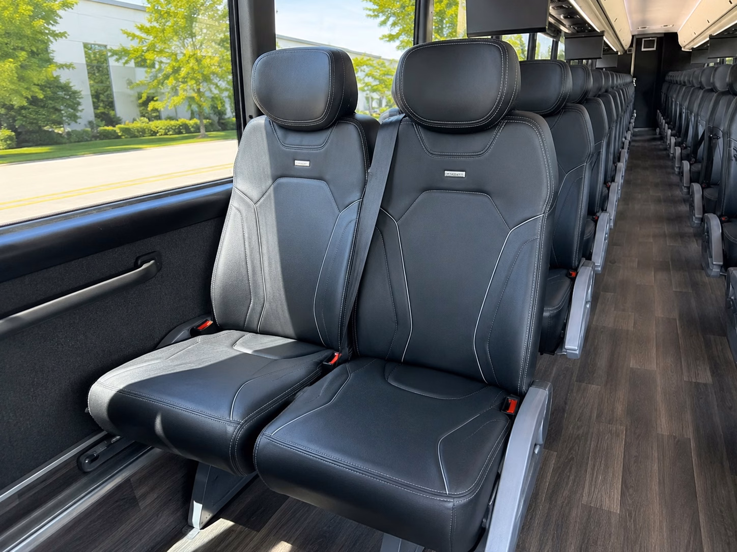 why honolulu groups choose charter buses for multi day island transportation