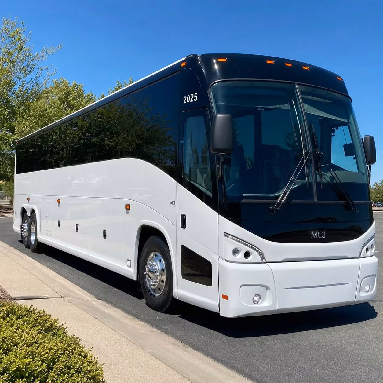 with charterbushonolulu com you ll find the perfect bus for north shore and circle island tours