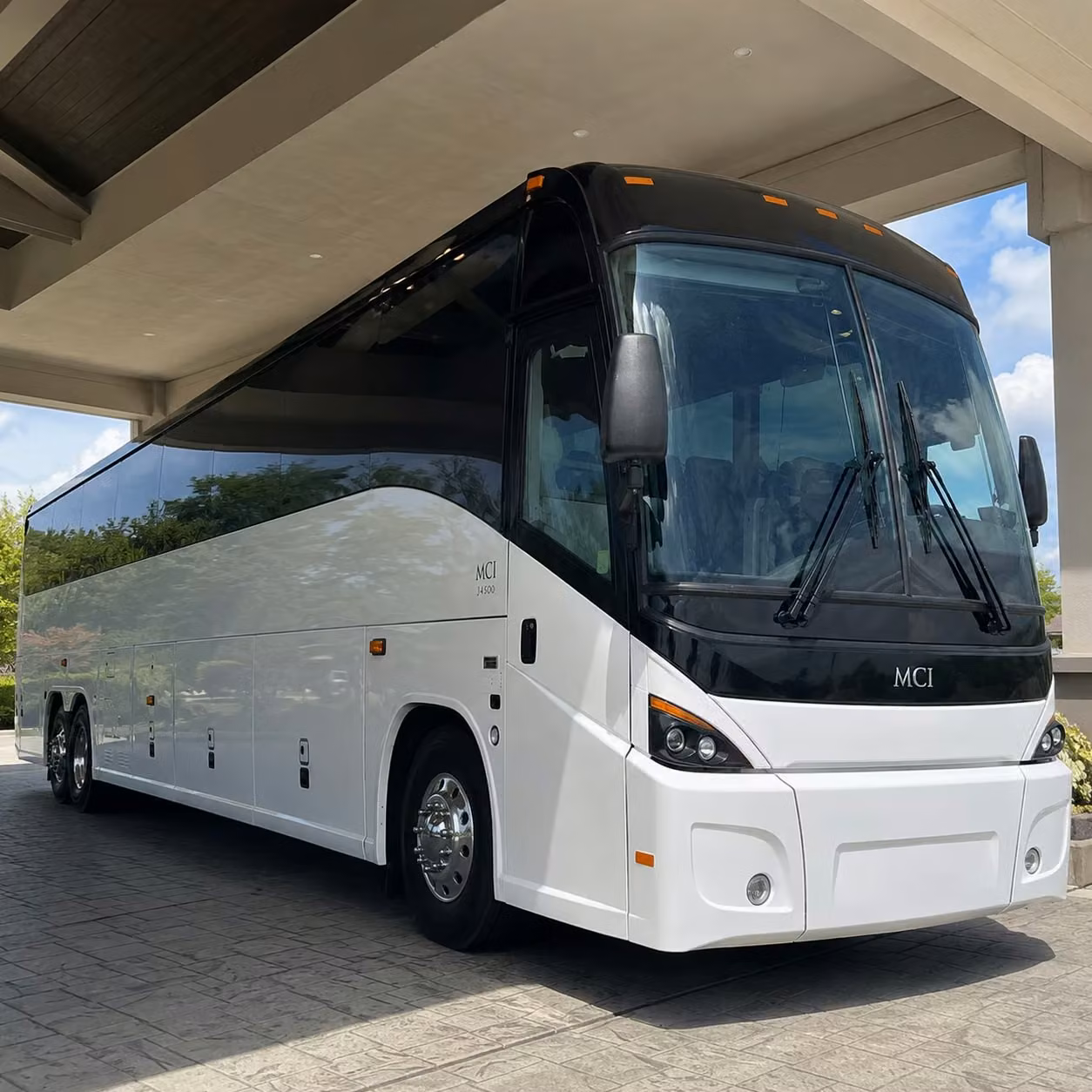 you can find and book airport transportation in honolulu and any nearby city